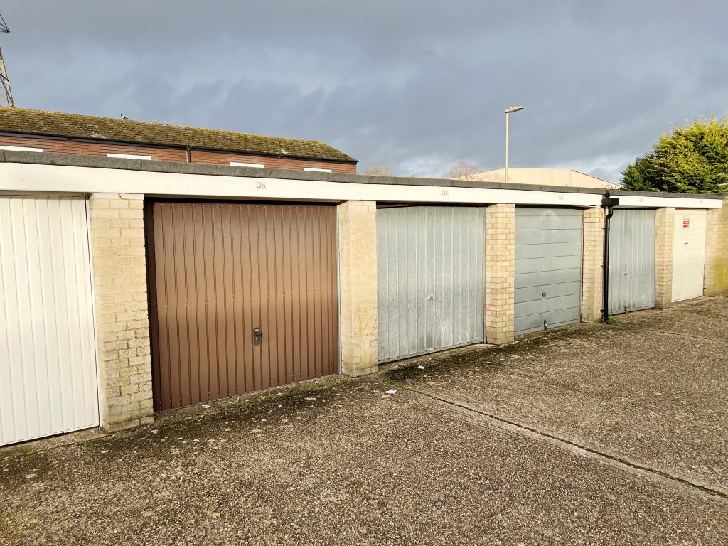 Lot: 68 - FOUR VACANT FREEHOLD GARAGES WITHIN LARGER BLOCK - General view of Block 2Q Garages